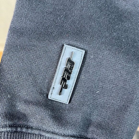 PRO Standard Chicago Bulls Velvet Lettering Embroidered Bulls Hoodie - Picture 6 of 16